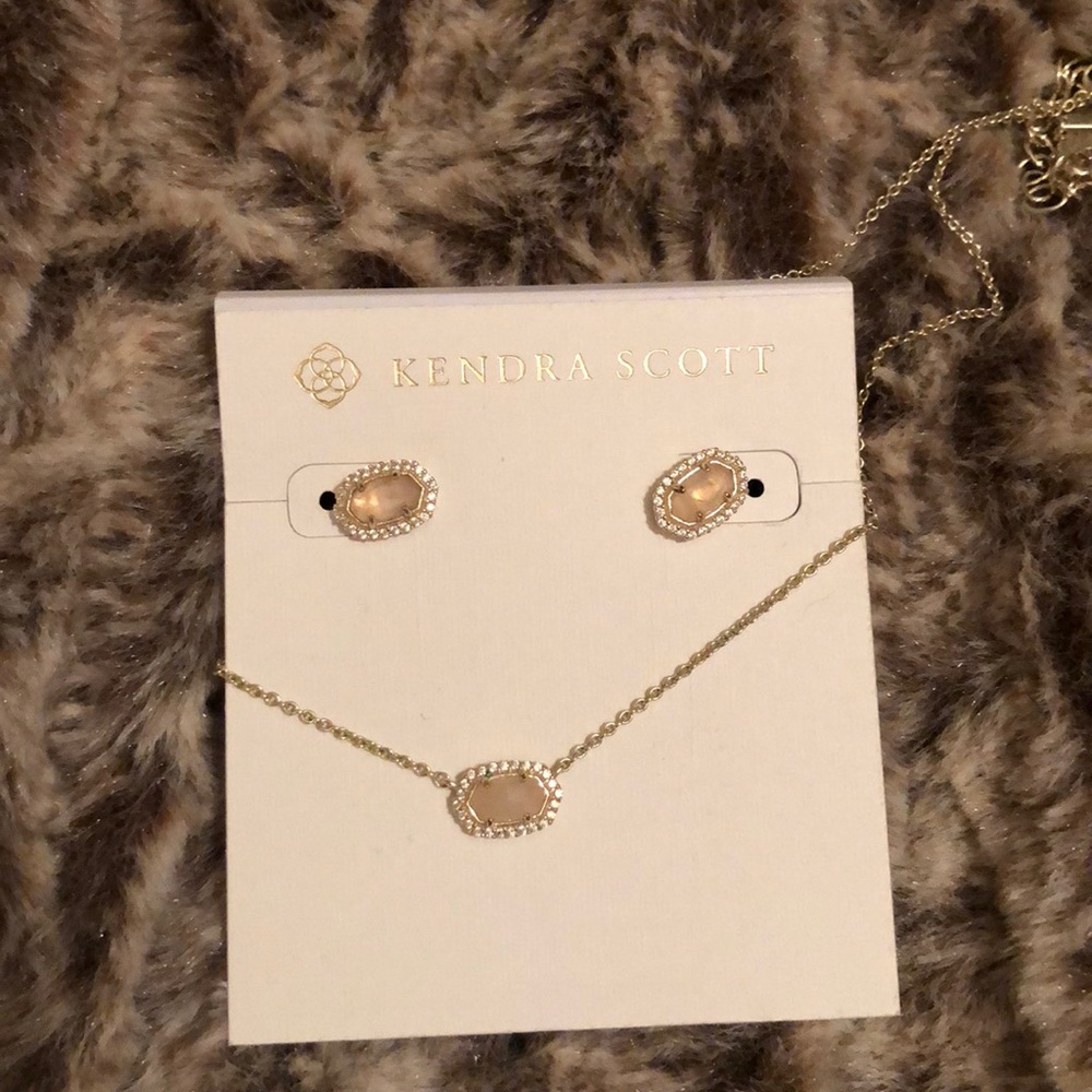Kendra Scott necklace and earrings set